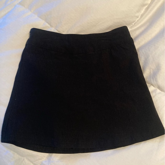 BY DESIGN travel skort - black - size small - Picture 6 of 7